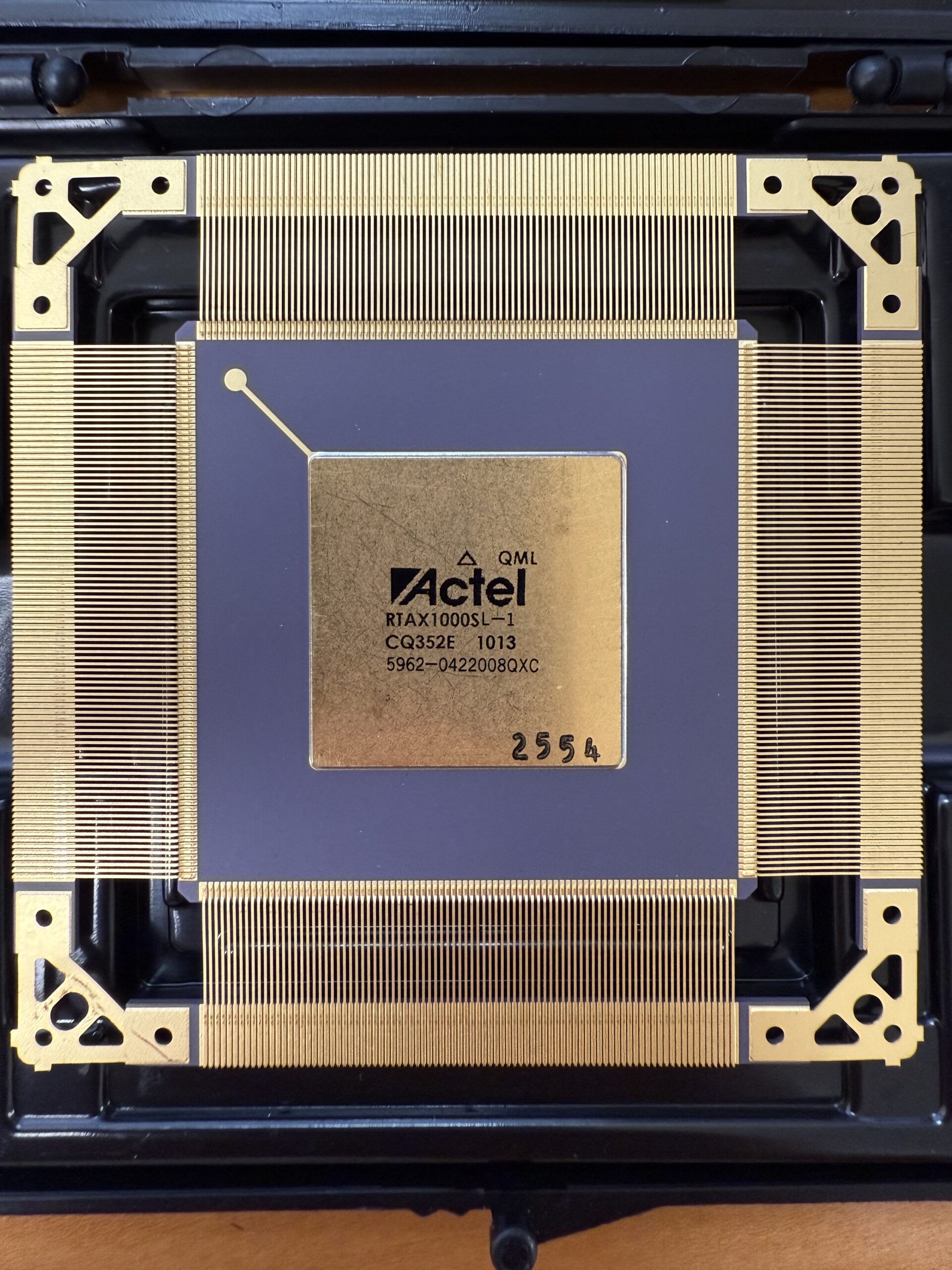 ACTEL反熔丝RTAX1000SL-1CQ352E